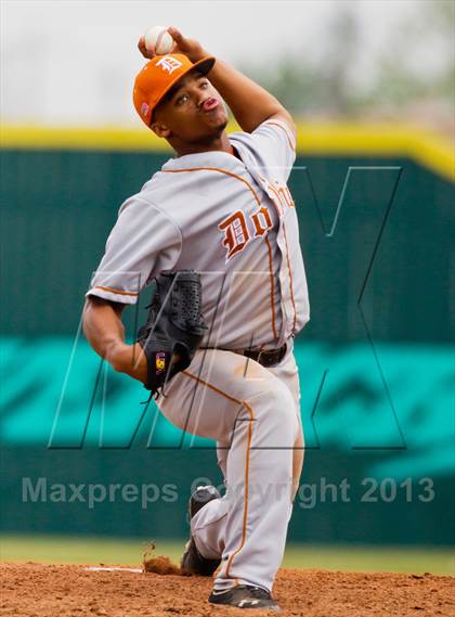 Thumbnail 1 in Dobie @ Pasadena Memorial photogallery.