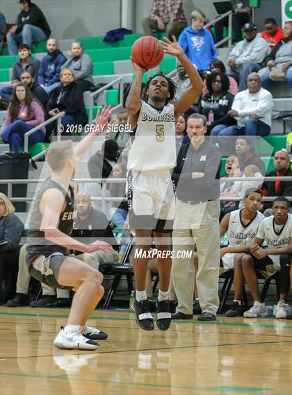 Thumbnail 3 in Edmond Memorial vs Midwest City photogallery.