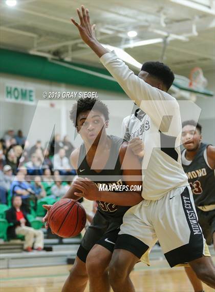 Thumbnail 2 in Edmond Memorial vs Midwest City photogallery.