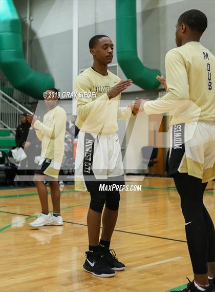 Thumbnail 3 in Edmond Memorial vs Midwest City photogallery.