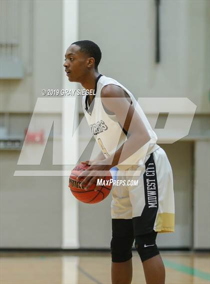 Thumbnail 3 in Edmond Memorial vs Midwest City photogallery.