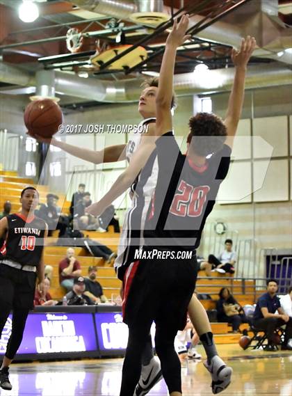 Thumbnail 2 in Etiwanda vs. Rim of the World photogallery.