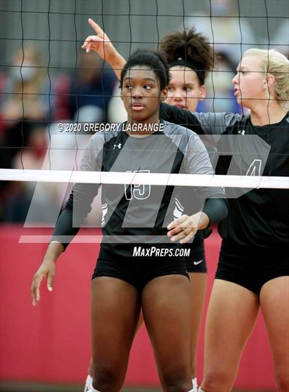 Thumbnail 2 in Plano West vs Guyer (UIL 6A Quarterfinal Playoff) photogallery.