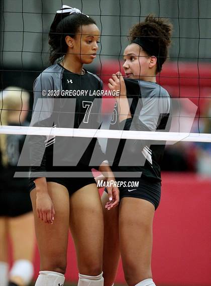 Thumbnail 3 in Plano West vs Guyer (UIL 6A Quarterfinal Playoff) photogallery.