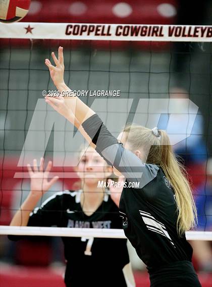 Thumbnail 3 in Plano West vs Guyer (UIL 6A Quarterfinal Playoff) photogallery.