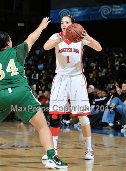 Thumbnail 3 in Mater Dei vs. Long Beach Poly (CIF D1 SoCal Regional Final) photogallery.