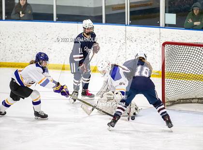Thumbnail 3 in Yarmouth/Freeport vs. Cheverus/Kennebunk/OldOrchard/Windham (MPA State Final) photogallery.