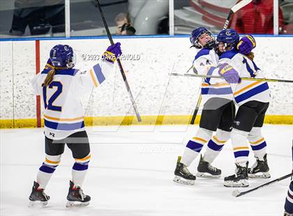 Thumbnail 2 in Yarmouth/Freeport vs. Cheverus/Kennebunk/OldOrchard/Windham (MPA State Final) photogallery.