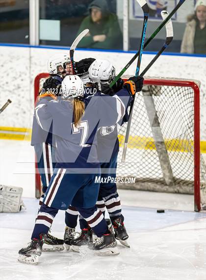 Thumbnail 1 in Yarmouth/Freeport vs. Cheverus/Kennebunk/OldOrchard/Windham (MPA State Final) photogallery.