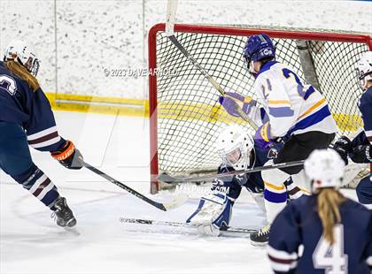 Thumbnail 2 in Yarmouth/Freeport vs. Cheverus/Kennebunk/OldOrchard/Windham (MPA State Final) photogallery.