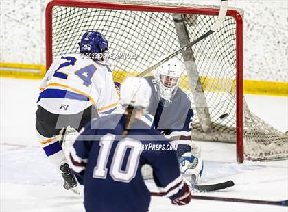 Thumbnail 3 in Yarmouth/Freeport vs. Cheverus/Kennebunk/OldOrchard/Windham (MPA State Final) photogallery.