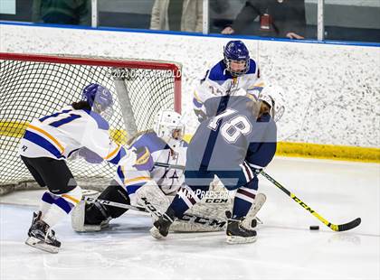 Thumbnail 2 in Yarmouth/Freeport vs. Cheverus/Kennebunk/OldOrchard/Windham (MPA State Final) photogallery.