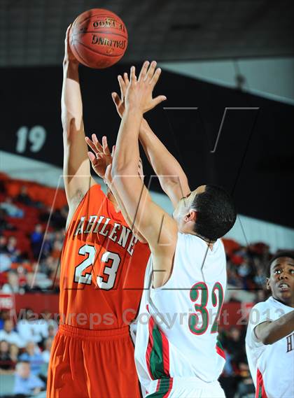 Thumbnail 2 in Highland Park vs. Abilene (KSHSAA State 4A Semifinal) photogallery.