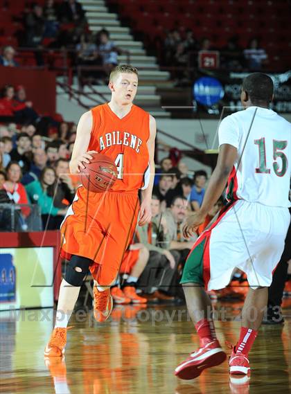 Thumbnail 3 in Highland Park vs. Abilene (KSHSAA State 4A Semifinal) photogallery.