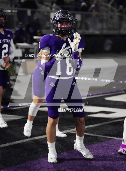 Thumbnail 2 in Crosby vs College Station (UIL 5A Football Division I Region 3 Bi-District Playoff) photogallery.
