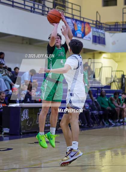 Thumbnail 1 in Tampa Catholic vs Gulliver Prep (Miami Holiday Invitational) photogallery.