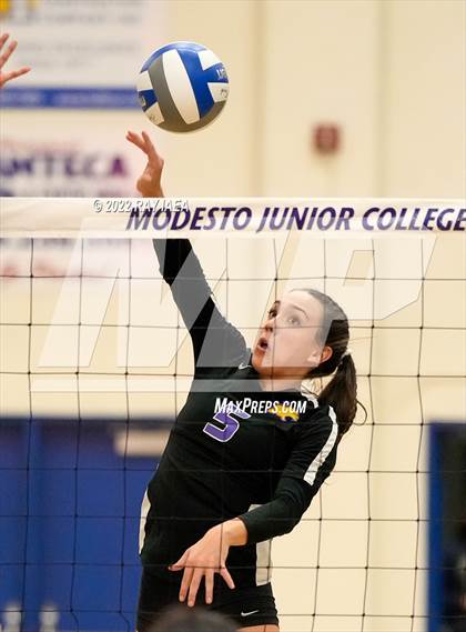 Thumbnail 1 in Christian Brothers vs. Escalon (CIF SJS D3 Final) photogallery.