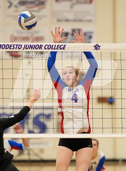 Thumbnail 1 in Christian Brothers vs. Escalon (CIF SJS D3 Final) photogallery.