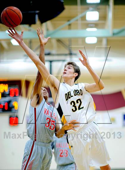 Thumbnail 2 in Del Oro vs Vallejo (Whitney Christmas Classic) photogallery.