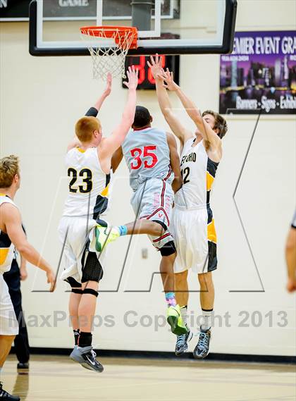 Thumbnail 3 in Del Oro vs Vallejo (Whitney Christmas Classic) photogallery.