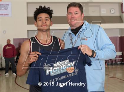 Thumbnail 3 in De La Salle @ Alemany (MaxPreps Holiday Classic) photogallery.