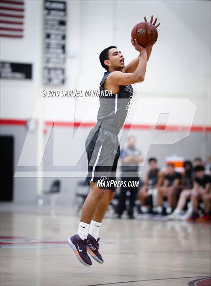 Thumbnail 1 in Hart vs Camarillo (Hart Holiday Classic) photogallery.