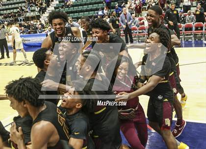 Thumbnail 3 in Mount Vernon vs Green Tech (NYSPHSAA Class AA Final) photogallery.