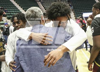 Thumbnail 3 in Mount Vernon vs Green Tech (NYSPHSAA Class AA Final) photogallery.