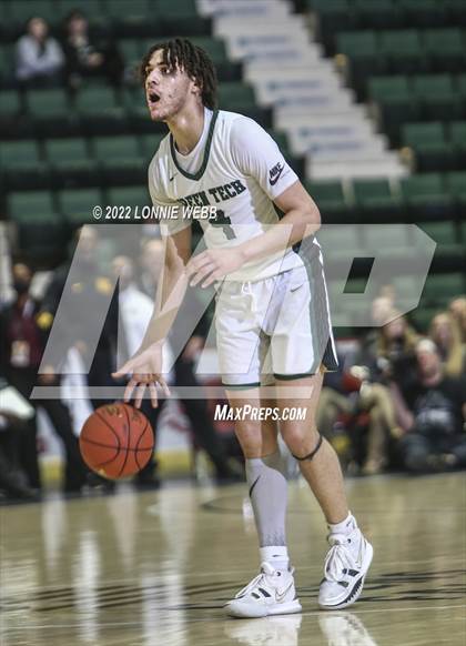 Thumbnail 3 in Mount Vernon vs Green Tech (NYSPHSAA Class AA Final) photogallery.