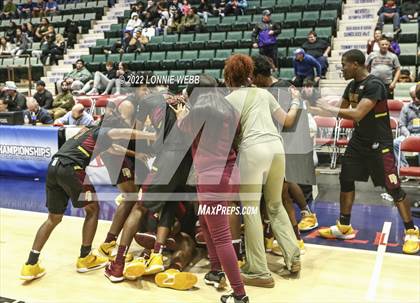 Thumbnail 2 in Mount Vernon vs Green Tech (NYSPHSAA Class AA Final) photogallery.