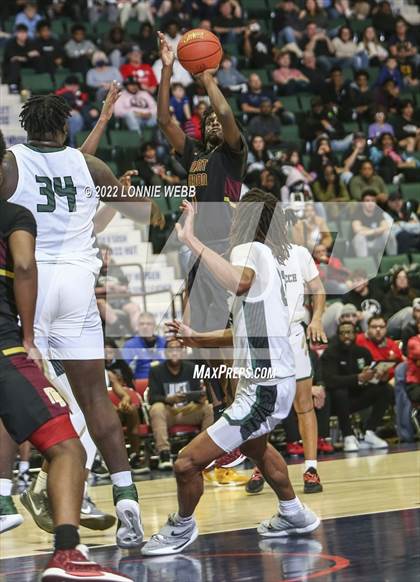 Thumbnail 3 in Mount Vernon vs Green Tech (NYSPHSAA Class AA Final) photogallery.