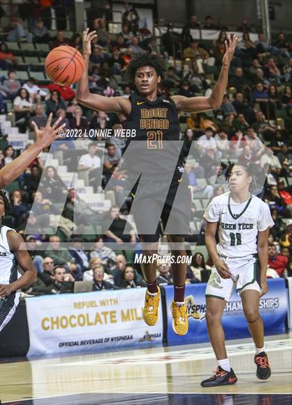 Thumbnail 2 in Mount Vernon vs Green Tech (NYSPHSAA Class AA Final) photogallery.