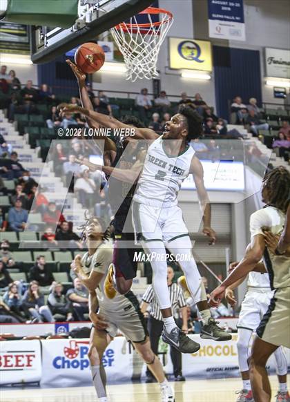 Thumbnail 3 in Mount Vernon vs Green Tech (NYSPHSAA Class AA Final) photogallery.