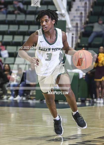 Thumbnail 3 in Mount Vernon vs Green Tech (NYSPHSAA Class AA Final) photogallery.