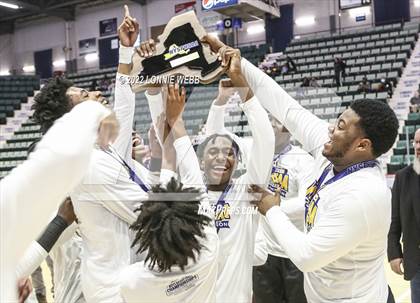 Thumbnail 2 in Mount Vernon vs Green Tech (NYSPHSAA Class AA Final) photogallery.