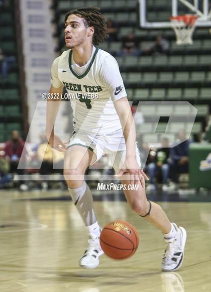 Thumbnail 3 in Mount Vernon vs Green Tech (NYSPHSAA Class AA Final) photogallery.