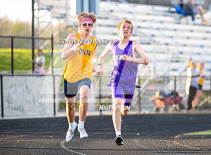 Thumbnail 3 in Muncie Central Duals (800 Meter) photogallery.