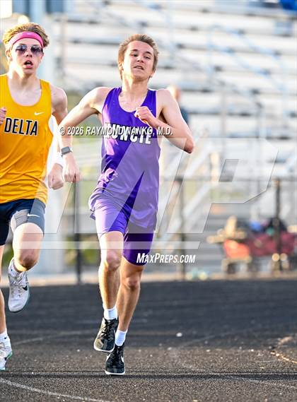Thumbnail 2 in Muncie Central Duals (800 Meter) photogallery.