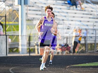 Thumbnail 3 in Muncie Central Duals (800 Meter) photogallery.