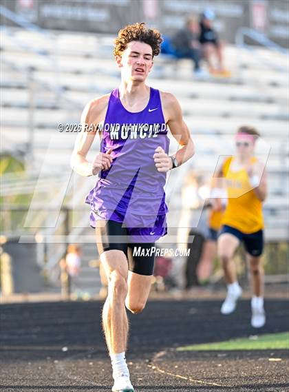 Thumbnail 3 in Muncie Central Duals (800 Meter) photogallery.