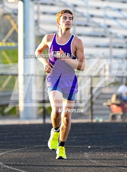 Thumbnail 2 in Muncie Central Duals (800 Meter) photogallery.