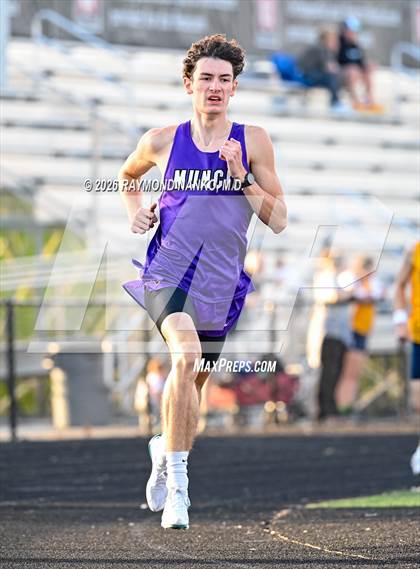 Thumbnail 1 in Muncie Central Duals (800 Meter) photogallery.