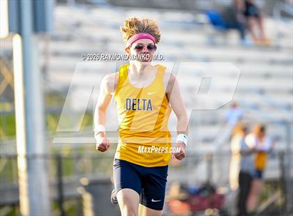 Thumbnail 2 in Muncie Central Duals (800 Meter) photogallery.