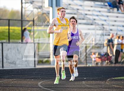 Thumbnail 3 in Muncie Central Duals (800 Meter) photogallery.