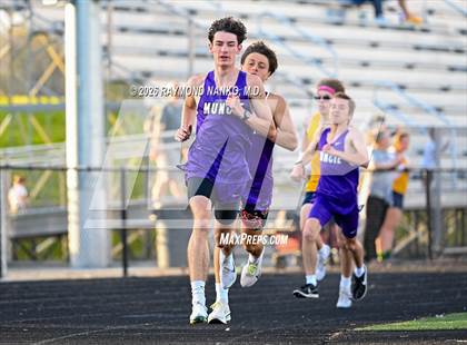 Thumbnail 2 in Muncie Central Duals (800 Meter) photogallery.