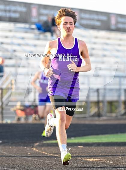 Thumbnail 2 in Muncie Central Duals (800 Meter) photogallery.