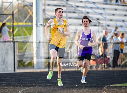 Thumbnail 3 in Muncie Central Duals (800 Meter) photogallery.