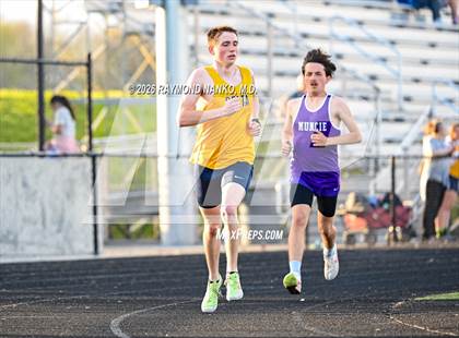 Thumbnail 2 in Muncie Central Duals (800 Meter) photogallery.