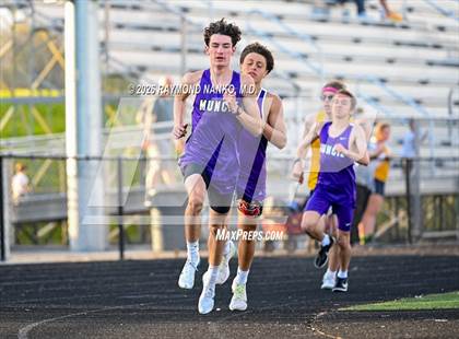 Thumbnail 1 in Muncie Central Duals (800 Meter) photogallery.