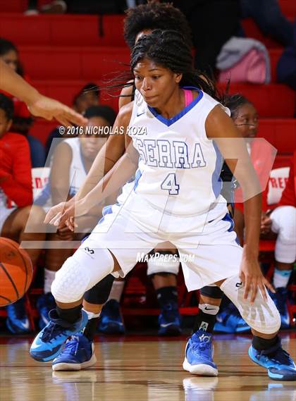 Thumbnail 2 in Serra vs. Windward (Battle of the Beach) photogallery.